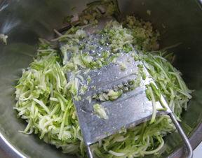 吃瓜可以吃蚬子吗,吃瓜也能吃蚬子？揭秘夏日美食新风尚